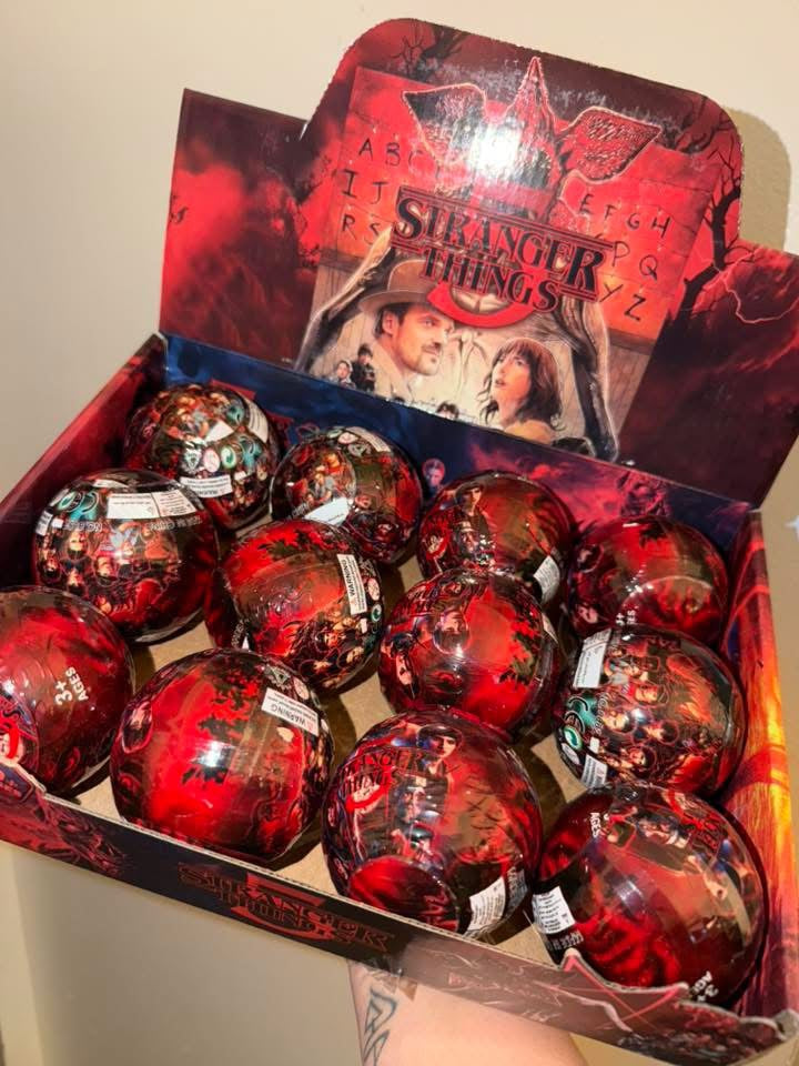 Stranger things mystery figurines balls