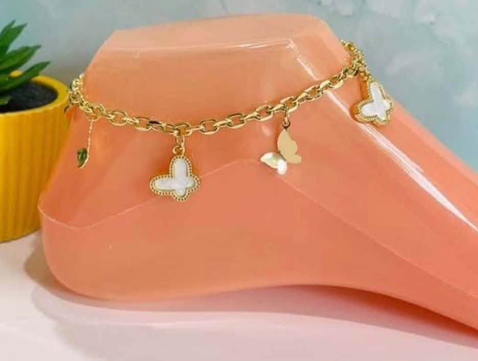 Gold-Tone Butterfly & White Clover Charm Anklet