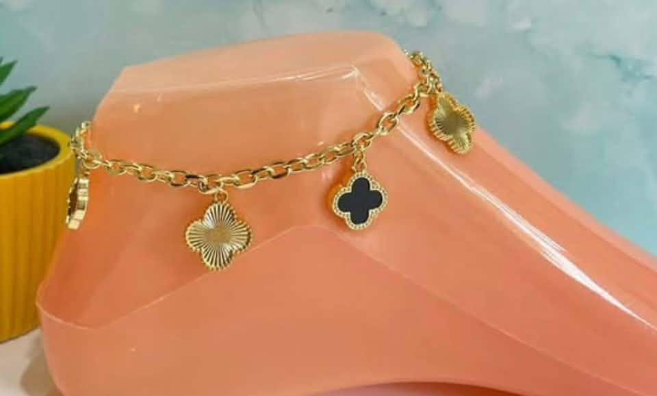 Gold-Tone Clover Charm Anklet